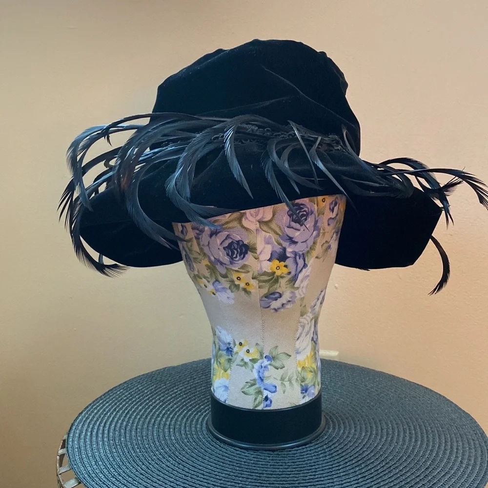VTG 60’s CHRISTIAN DIOR Black Velvet Feather Hat